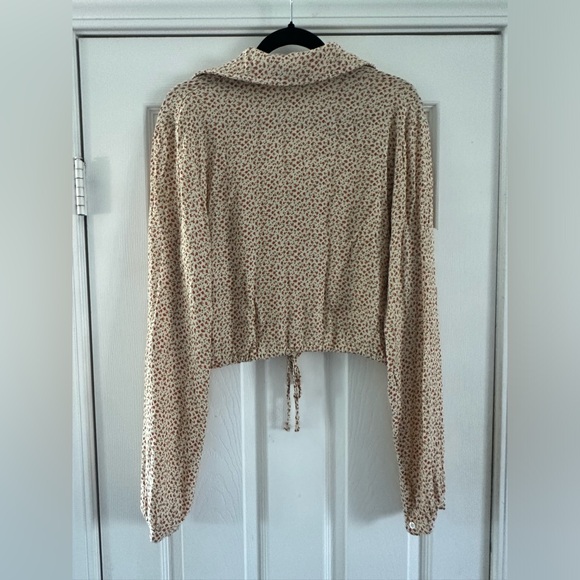 Brandy Melville floral 70s style bell sleeve ivory cream blouse size women M - Picture 5 of 7